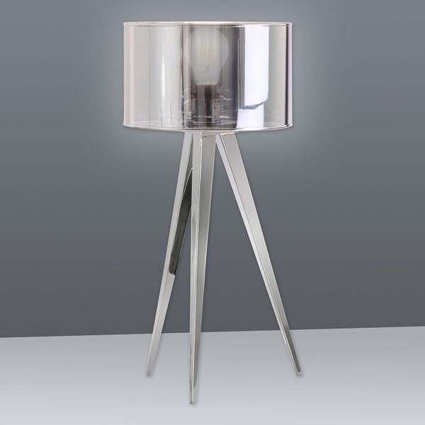 Stehlampe mit transparentem Lampenschirm und silberfarbenem Dreibeinstativ