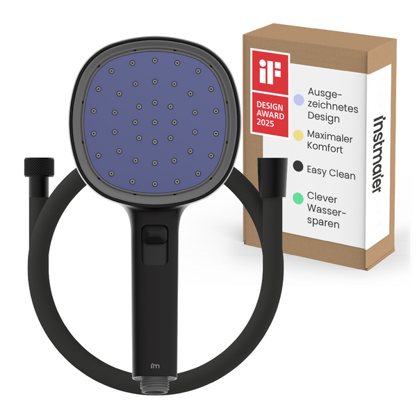 Instmaier Handbrause in Mattschwarz, lila Strahlscheibe, Brauseschlauch, Instmaier Logo. iF Design Award 2025, Komfort, Reinigung, Wassersparen.