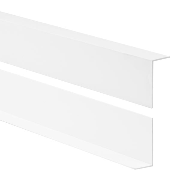 Zwei weiße Winkelprofile