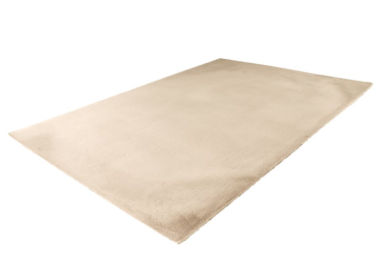Rechteckiger Hochflor-Teppich mit einer weichen, flauschigen Oberfläche in Beige.