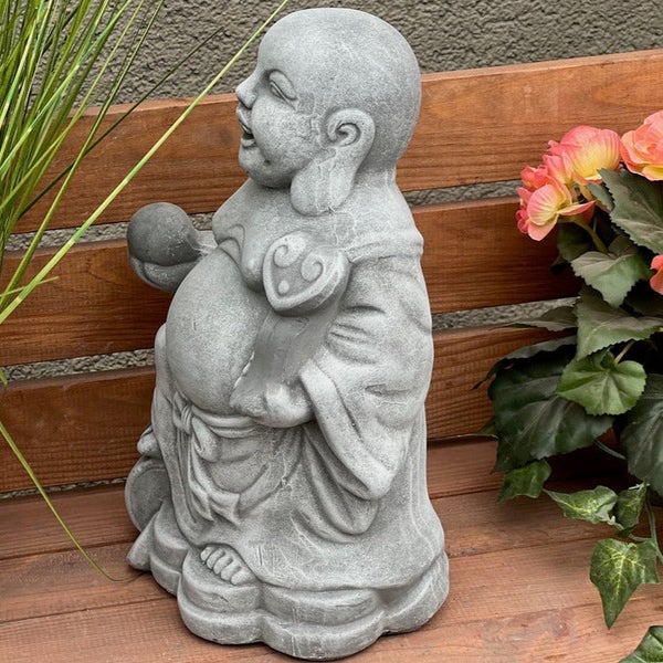 Buddha Figur für den Garten aus Steinguss in Steinoptik