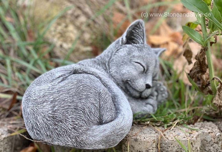 Steinfigur schlafende Katze aus Steinguss für die Gartendekoration