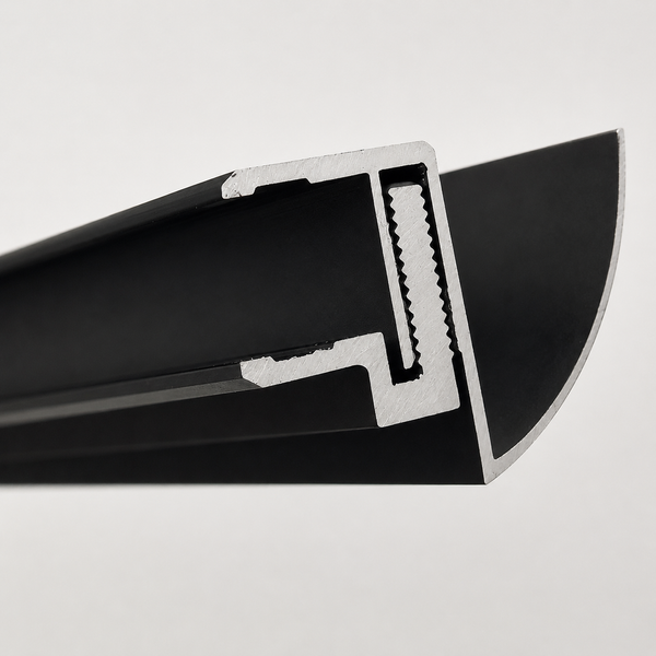 Querschnitt eines schwarzen Aluminiumprofils für Glaswände mit Klemmsystem.