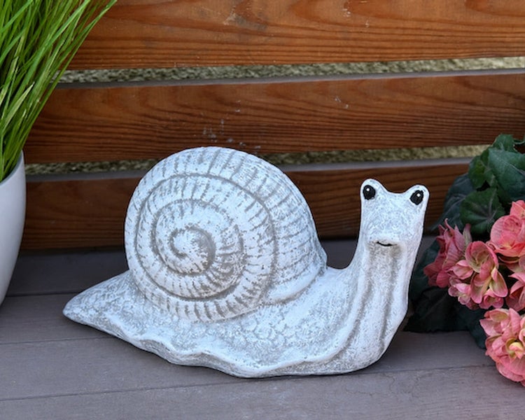 Dekorative Schneckenfigur aus Stein für den Garten als Gartenfigur oder Dekoration