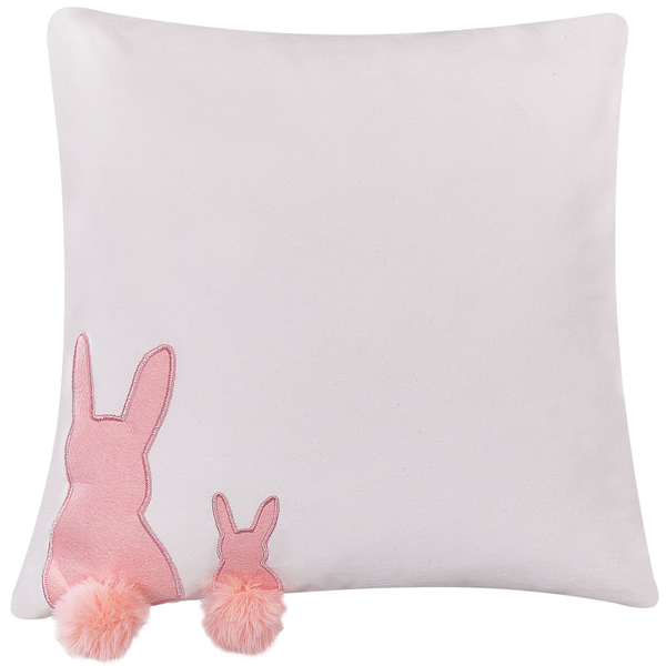Quadratisches Zierkissen mit Applikationen von zwei Hasen und flauschigen Bommelschwänzen als Osterdekoration.