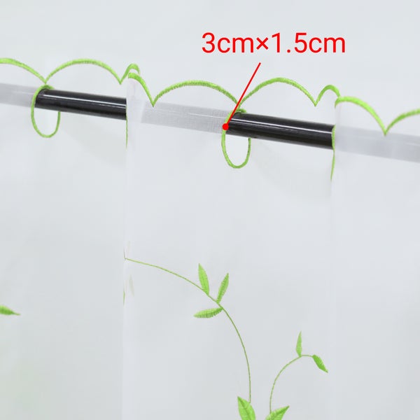 Gardine mit Blätterstickerei und Schlaufenaufhängung