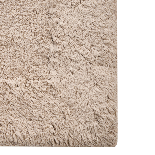 Detailansicht eines hochflorigen Teppichs