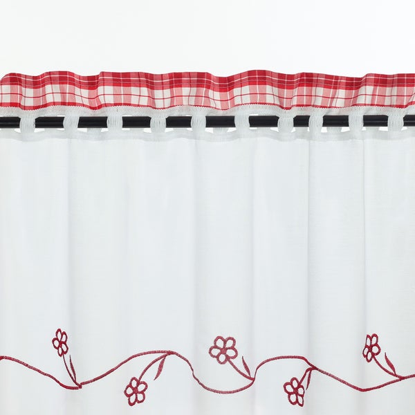 Gardine mit rot kariertem Stoff und Blumenstickerei