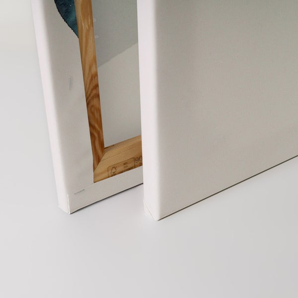 Rückseite einer Leinwand auf einem Holzkeilrahmen