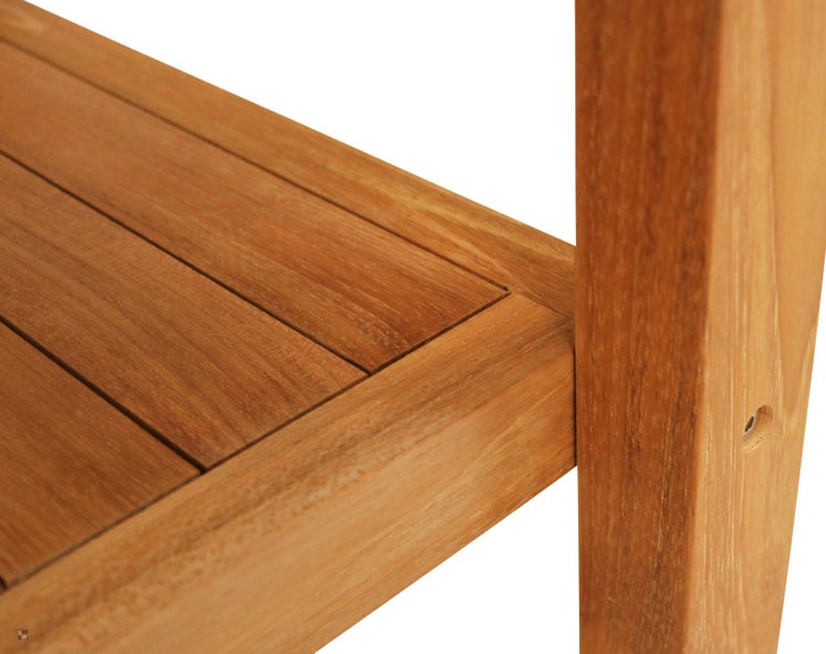 Nahaufnahme einer Blume mit Blättern