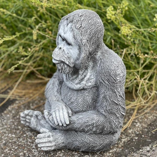 Steinfigur eines sitzenden Orang-Utan für die Gartendekoration