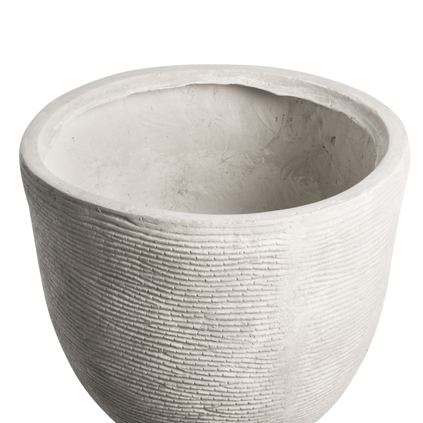 Blumentopf mit horizontaler Linienstruktur
