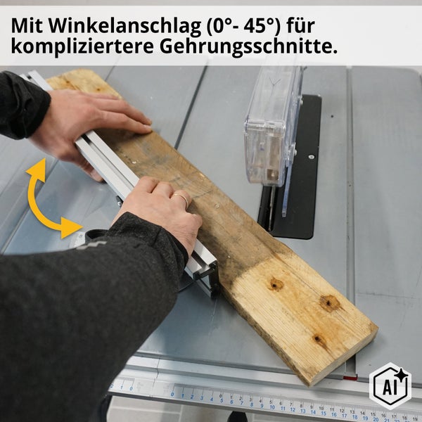 Tischkreissäge mit verstellbarem Winkelanschlag für Gehrungsschnitte von null bis 45 Grad bei der Holzbearbeitung.