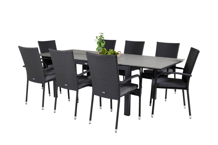 Gartentisch mit acht Stühlen aus Rattan für den Außenbereich