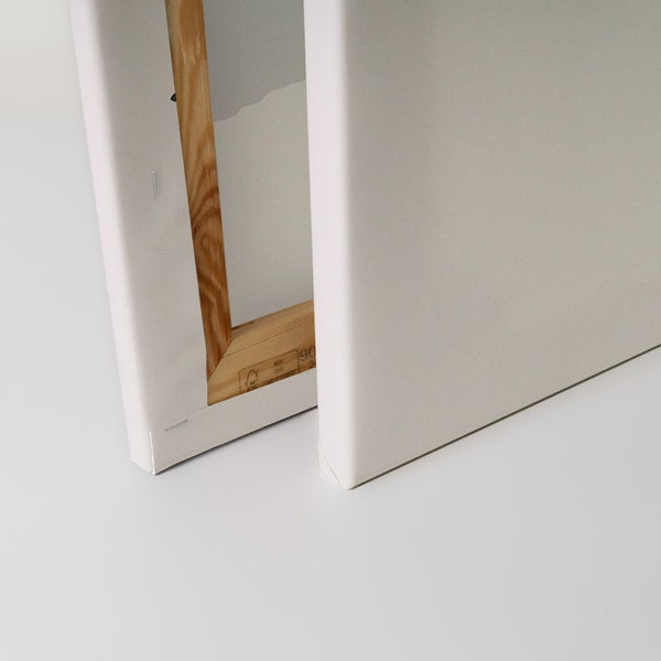 Detailansicht von zwei Keilrahmen mit Holzrahmen und Leinwand