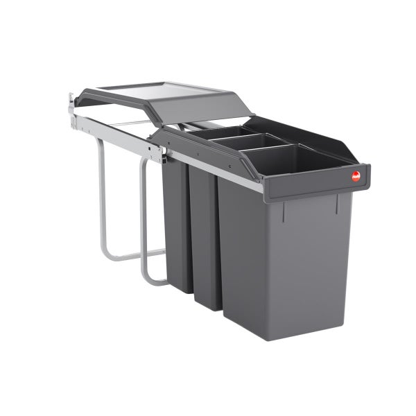 Hailo ausziehbares Mülltrennsystem in Grau mit drei Abfalleimern und Metallgestell für den Küchenunterschrank.