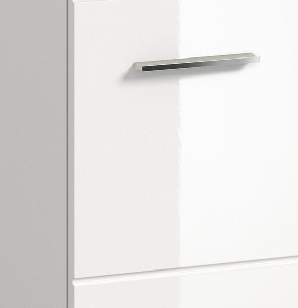 Detailaufnahme eines Badschranks mit Griff