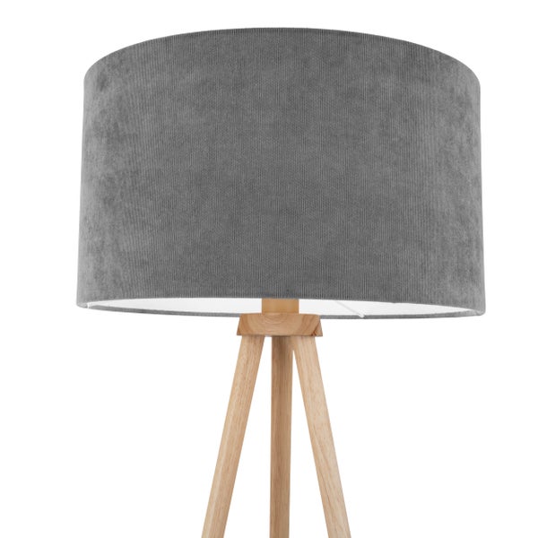Stehleuchte mit Stoffschirm und Holzfuß