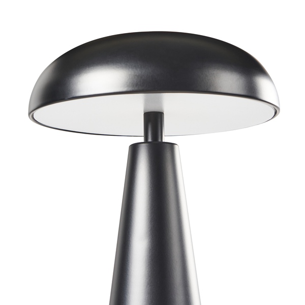 Pilzförmige Tischleuchte mit matt schwarzem Schirm und konischem Sockel.