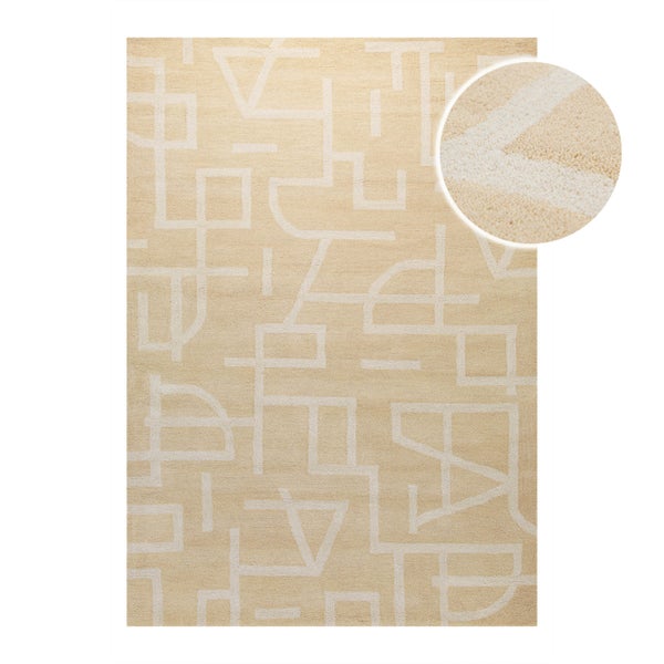 Beiger, weicher Teppich mit geometrischem Muster aus abstrakten Linien und Formen, inklusive einer Detailansicht der Textur.