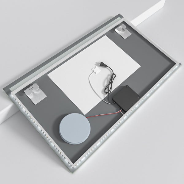 Rückseite eines LED Wandspiegels mit Stromkabel, Wandhalterungen, Spiegelheizung und Transformator für Badezimmer.
