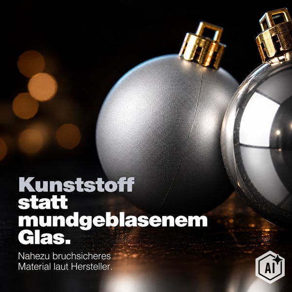 Zwei bruchsichere Weihnachtskugeln aus Kunststoff mit Aufhängung für den Weihnachtsbaum.