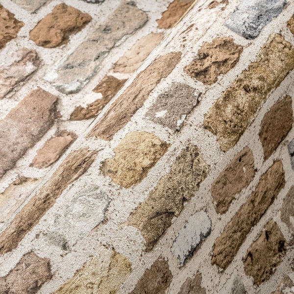 Zwei Terrassendielen aus WPC im Detail