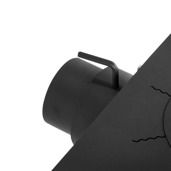 Detailansicht eines schwarzen Grills mit Griff