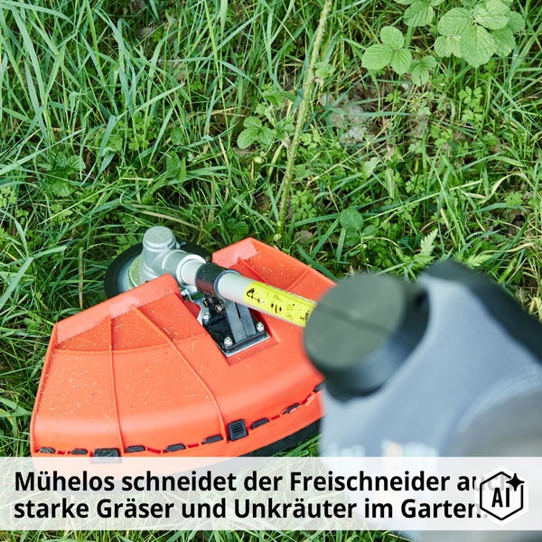 Freischneider im Einsatz beim Mähen von hohem Gras und Unkraut im Garten.
