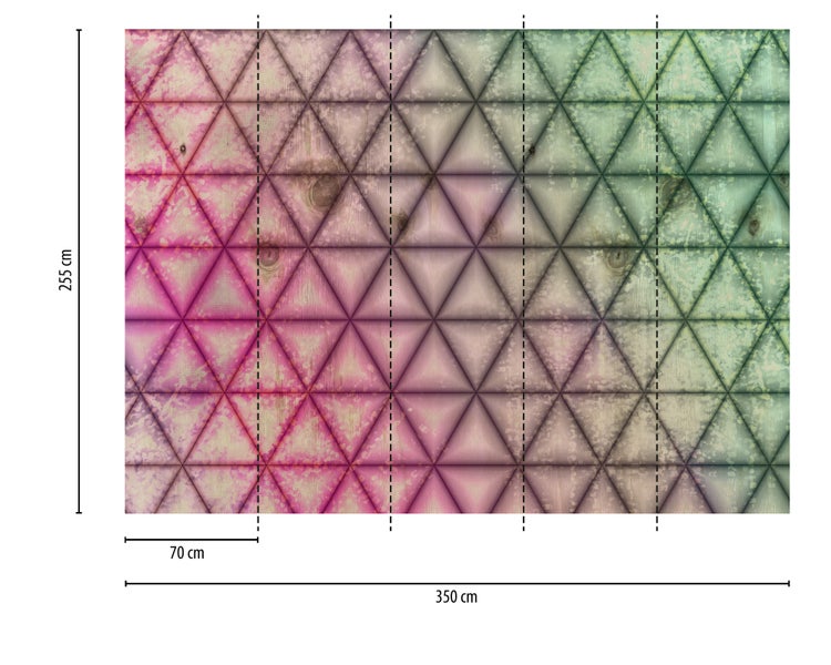 Fototapete mit geometrischem Dreiecksmuster in Holzoptik und Farbverlauf, Maße 350 mal 255 Zentimeter, fünf Bahnen zu je 70 Zentimeter.