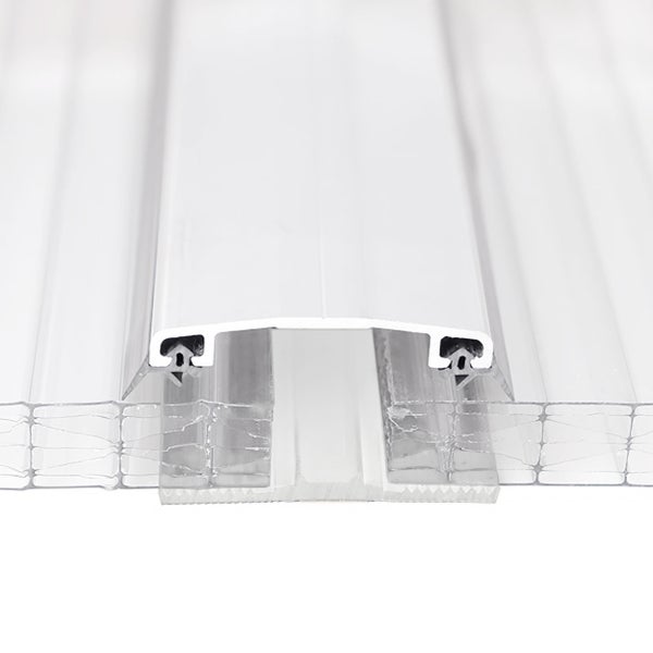 Detailansicht eines transparenten Polycarbonat-Stegplattenprofils