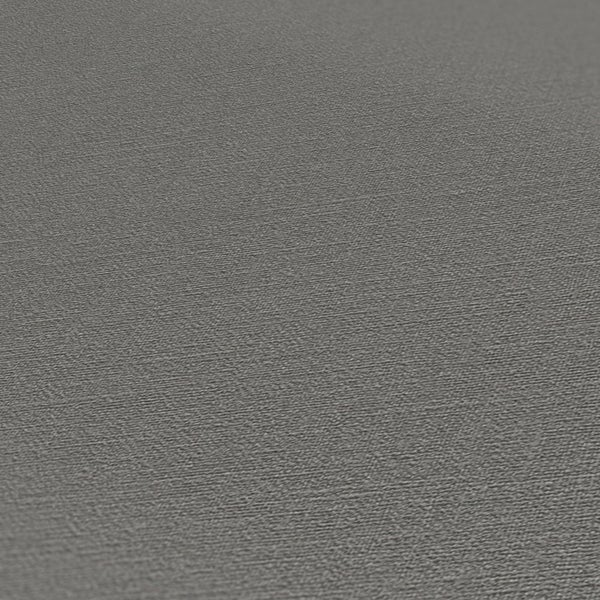 Montage eines Dübels in einer Ziegelwand zur Befestigung einer Holzkonstruktion