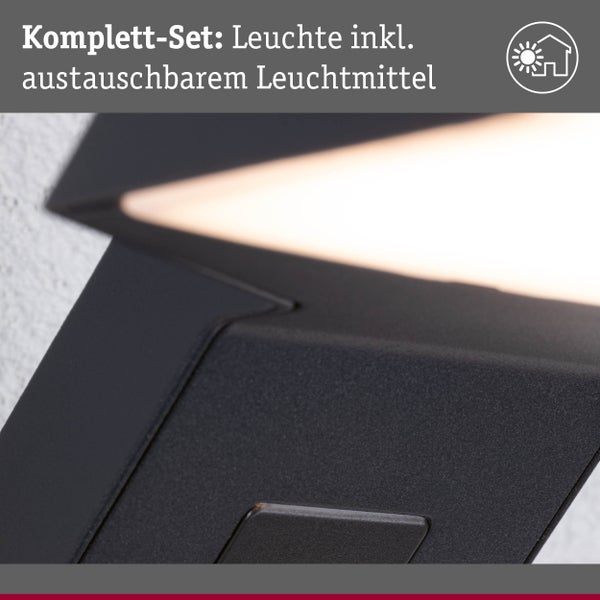 Moderne LED Wegebeleuchtung im Garten mit energiesparender Technik. Die Leuchten stehen an einem gepflasterten Pfad neben blühenden Pflanzen.