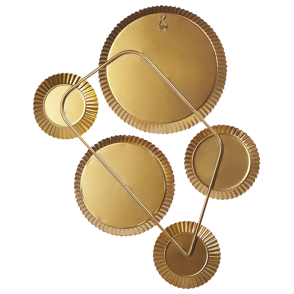 Rückansicht einer goldfarbenen Wanddekoration aus Metall mit fünf runden Elementen und einer Befestigungsvorrichtung.