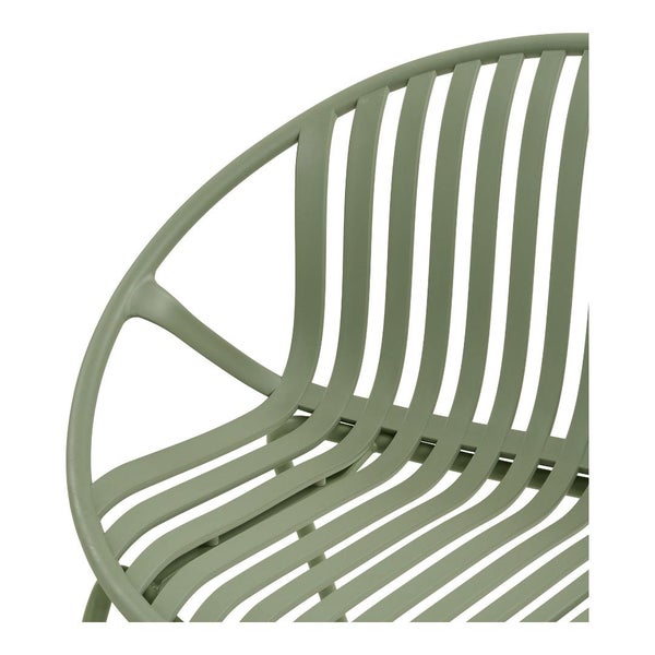 Detailansicht eines grünen Loungesessels mit Lattenstruktur