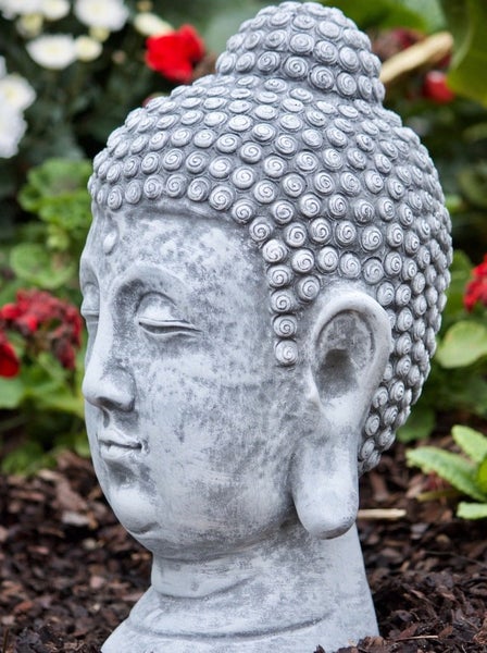 Buddha Kopf als Gartenfigur aus Steinguss in Steinoptik zur dekorativen Gestaltung von Garten und Terrasse