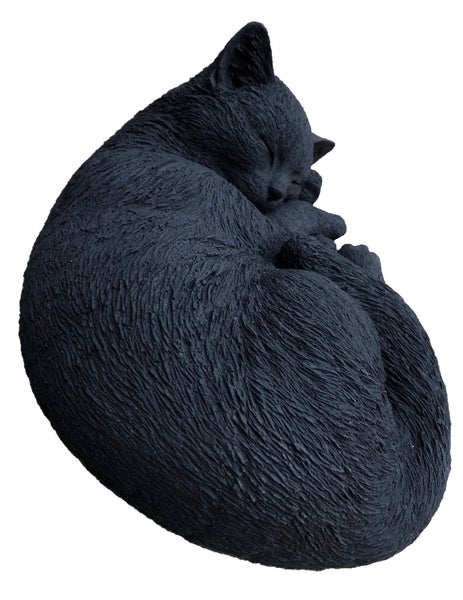 Dekorative Gartenfigur in Form einer schlafenden Katze aus wetterfestem Material
