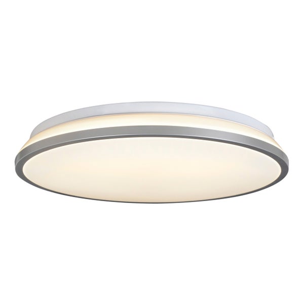 Helles Arbeitszimmer mit Schreibtisch, Bürostuhl, Regalen und Sofa für ein modernes Ambiente.