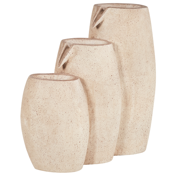 Drei Pflanzgefäße in verschiedenen Größen