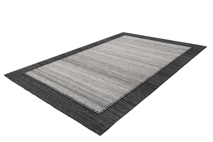 Rechteckiger Flachgewebe-Teppich mit grauem Zentrum, dunklem Rand und dekorativer Ziernaht.