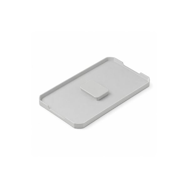 Rechteckiger Kunststoffdeckel für Aufbewahrungsboxen in Grau mit Griff.