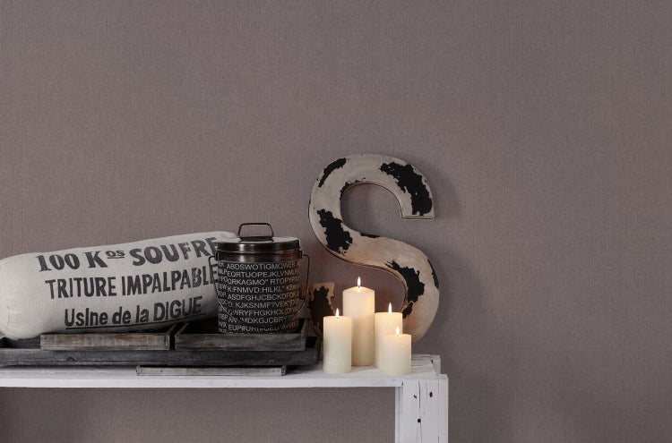 Esszimmer mit Esstisch und Blick in den Garten