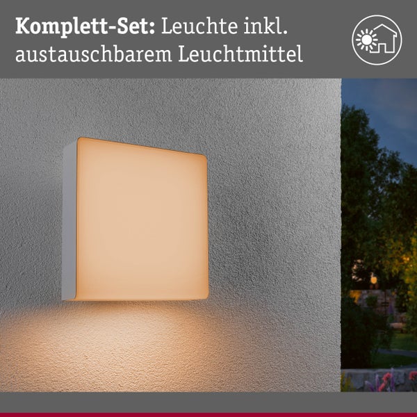 Daprona Logo und selbstklebende Bitumenschindel in Biberschwanzform mit teilweise abgezogener Schutzfolie auf der Rückseite.