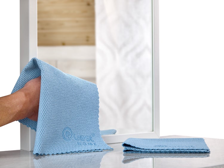 Mikrofasertuch zum Reinigen eines Spiegels