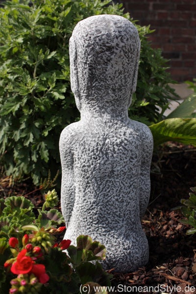 Steinfigur in Buddha Optik zur Gartendekoration aus wetterfestem Steinguss