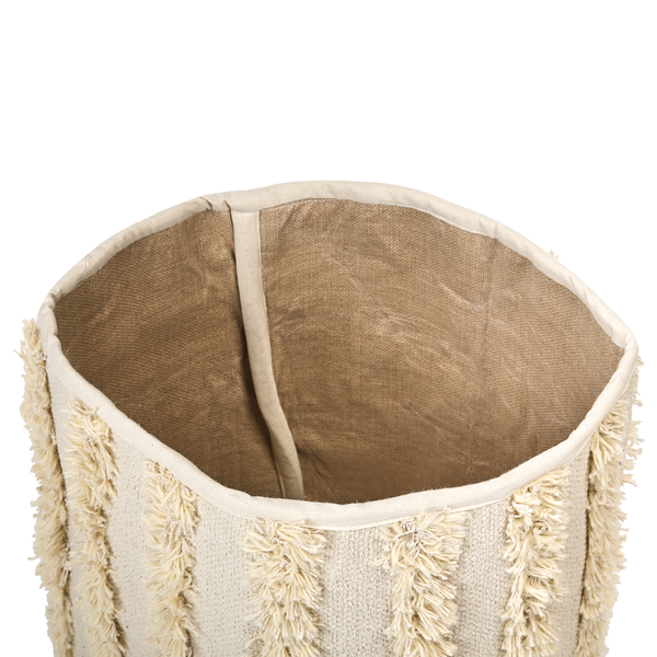 Dekorativer Wäschekorb mit Fransen