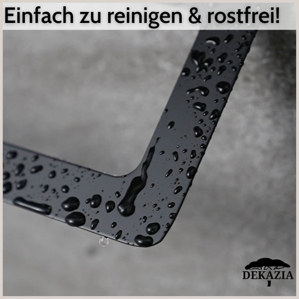 Wassertropfen auf der Oberfläche eines rostfreien Metallrahmens von Dekazia.