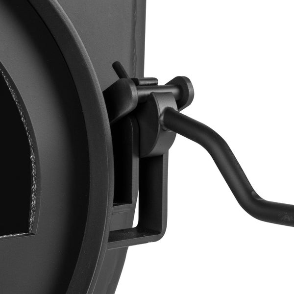 Detailansicht eines Ofens mit Griff zum Öffnen und Schließen