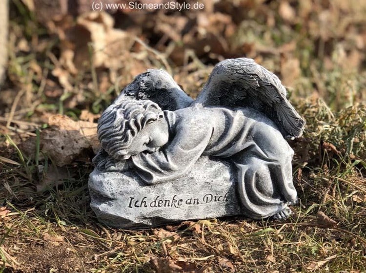 Grabschmuck Engel Figur aus Stein mit Inschrift Ich denke an Dich fuer eine wuerdevolle Grabgestaltung