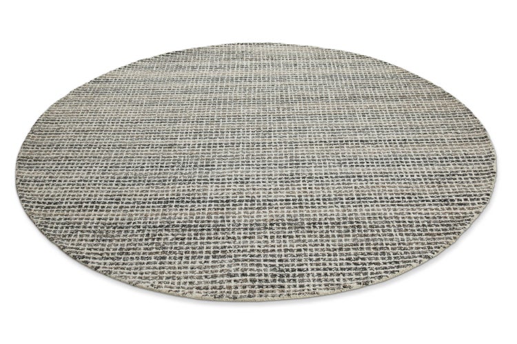 Runder Teppich mit feinem Karomuster in Grau und Beige.